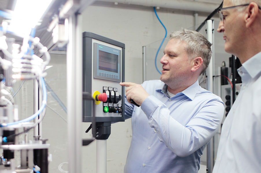 DER TRADITION VERBUNDEN